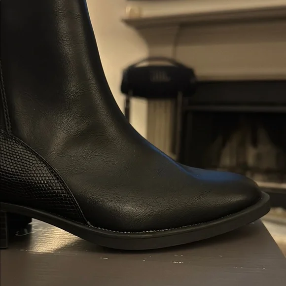 Style & Co
Women's Edwinaa Gore Booties BRAND NEW IN BOX‼️ Size 8M Color Black - Picture 9 of 16
